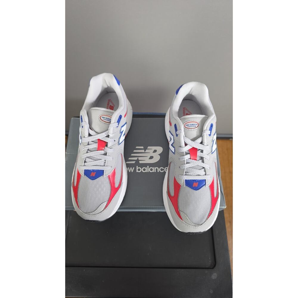 New Balance 2002 Kids Unisex Athletic Sneakers Grey Red GC2002KG US 7 - Picture 2 of 7